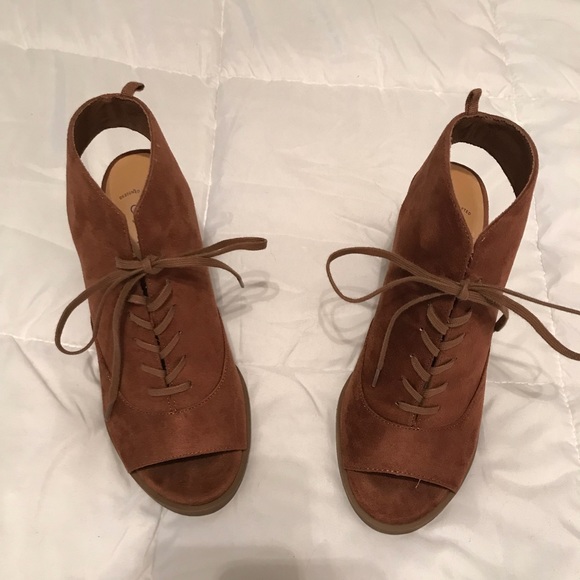 Chestnut lace up booties - Picture 2 of 5